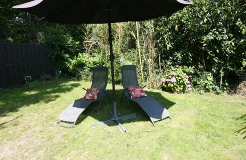 Lemmer House | 2-bedroom palm tree house in fantastic Lemmer with WiFi