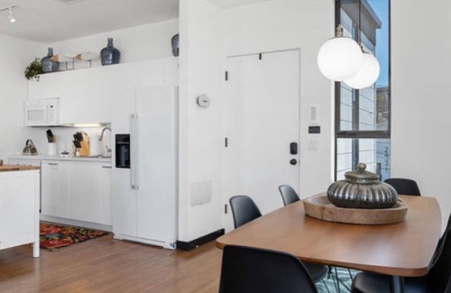 Harborview Condo | 2 bedroom penthouse w/views!