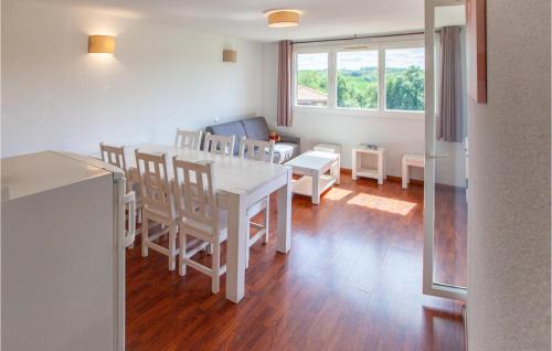 Cassen Apartment | 2 Bedroom Pet Friendly Apartment In Cassen