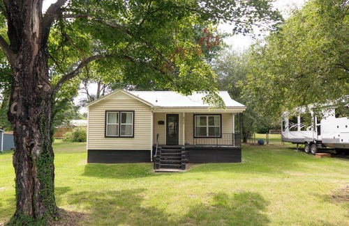 Harrison House | 2 Bedroom - Pet Friendly - Long Stay available- Close to Buffalo National River