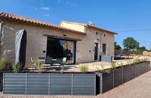 Savigne House | 2 Bedroom Private vacation home in SavignÃ©