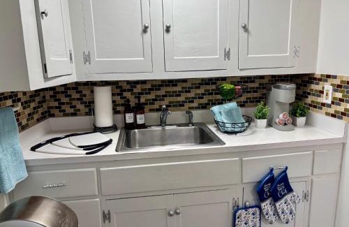 Derry House | 2-Bedroom Retreat in Charming Small Town