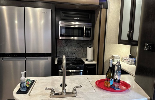 Seminole House | 2 bedroom RV in the city of Seminole with AC, WiFi. Enjoy a cozy stay