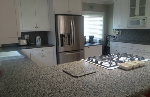 Old Towne House | 2 Bedroom Seal Beach Getaway 30 Day Min Stay 1 1/2 Blocks To The Beach