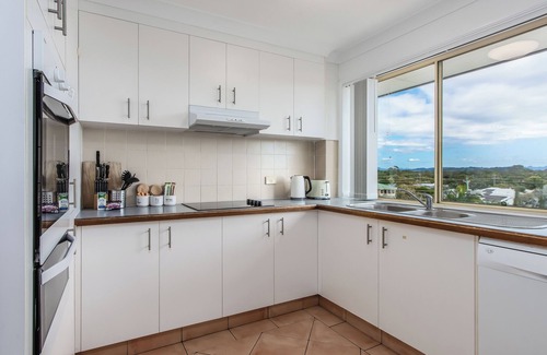 Kingscliff Apartment | 2 Bedroom Top Floor Across The Road From The Beach!