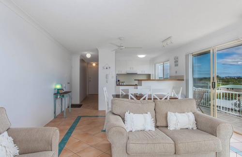 Kingscliff Apartment | 2 Bedroom Top Floor Across The Road From The Beach!