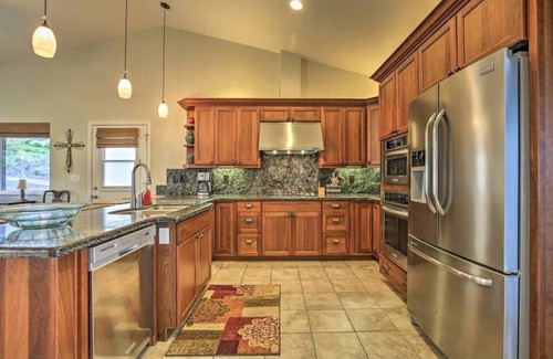 Kona Palisades House | 2-bedroom vacation home just 11 minutes from Kailua Pier