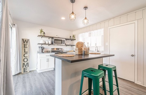 Mahncke Park Apartment | 2-Bedroom with a 'Pearly' view