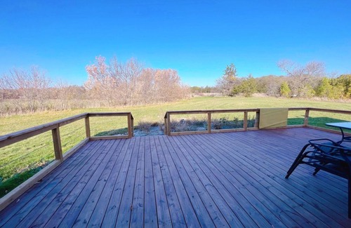 Tyendinaga House | 2 Bedroom with free parking-upto 10 parking space
