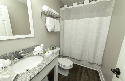 Lackey Resort | 2 bedroom within minutes of all Williamsburg has to offer!