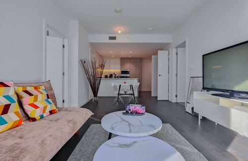 Richmond Apartment | 2 Bedrooms | 2 Baths | AC | Free WiFi & Parking