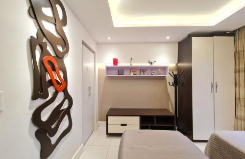 Ipanema Apartment | 2 bedrooms 2 baths apartment. 3 blocks from Ipanema beach. Prime location.