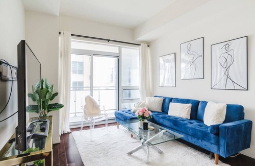 Moss Park Apartment | 2 bedrooms apartment in a Chic condo in the heart of Toronto