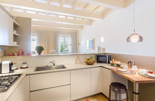 Lucca Historical Center Apartment | 2 Bedrooms Apartment with Terrace and Elevator