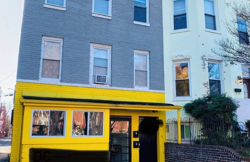 Truxton Circle Apartment | 2 Bedrooms at the heart of the City! Sun Filled & Comfortable!