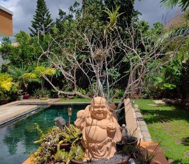 Albion Apartment | 2 Bedrooms Ground floor villa with private pool & garden