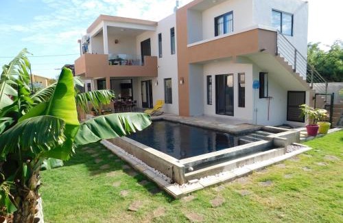 Albion Apartment | 2 Bedrooms Ground floor villa with private pool & garden