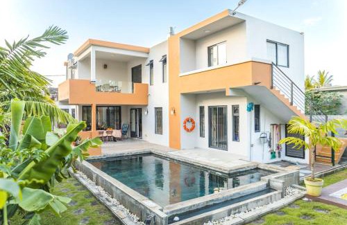 Albion Apartment | 2 Bedrooms Ground floor villa with private pool & garden