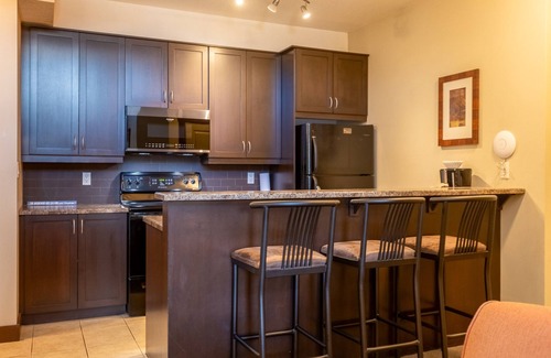 East Kootenay Condo | 2 Bedrooms | Mountain Views l AC