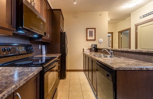East Kootenay Condo | 2 Bedrooms | Mountain Views l AC