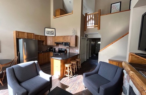 East Kootenay Apartment | 2 bedrooms plus loft room - Deck - BBQ