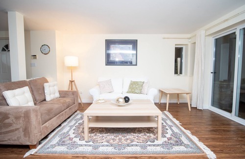 Hollyburn House | 2 bedrooms suite close to ski mountains and ocean