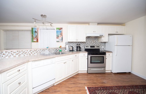Hollyburn House | 2 bedrooms suite close to ski mountains and ocean