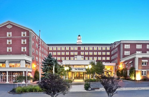 Morristown House | 2 Beds Hotel Room with Complimentary Parking & Wine Bar Access - Pets Allowed