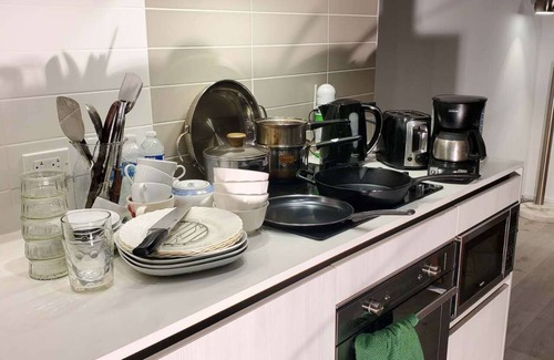Concord Apartment | 2 beds with 2 computer desks and bathroom near subway Vaughan buses terminal