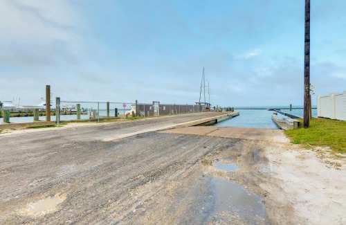 Fulton House | 2 Blocks to Bay Misty Harbor Rockport Home