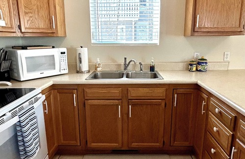 Charlevoix House | 2 blocks to Lake Michigan! Downtown Charlevoix! Fantastic location & Ratings!