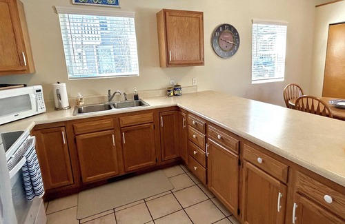 Charlevoix House | 2 blocks to Lake Michigan! Downtown Charlevoix! Fantastic location & Ratings!