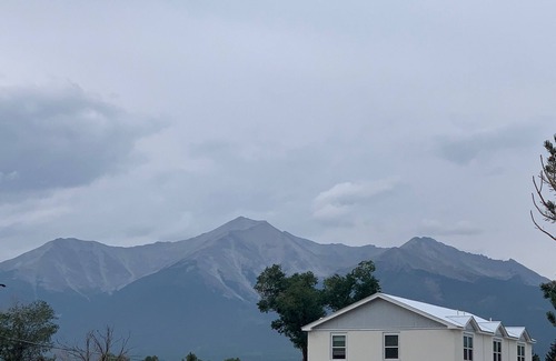 Buena Vista Condo | 2 bm newly reno condo w/AMAZING Mt. view & 2 blks fr main st/Arkansas River