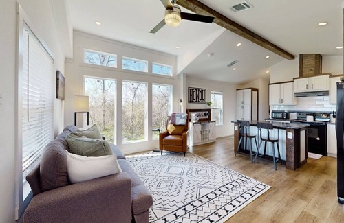 Somerville House | 2 Br 1ba Private Farmhouse