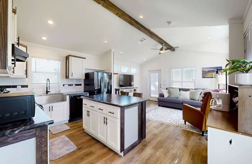 Somerville House | 2 Br 1ba Private Farmhouse