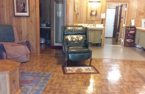 Donalsonville Cabin | 2 BR 2 Bath Cabin on private 1.5 acres.Huge cement pad for parking. No clay road