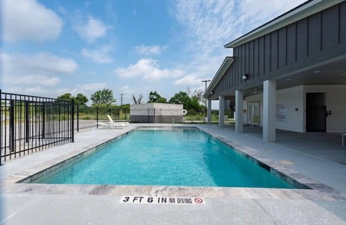 Bryan Condo | 2 BR/2 Bath Condo; Sleeps 5