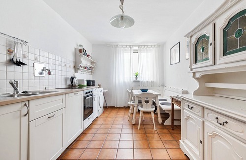 Neubau Apartment | 2 BR City Apartment in NEUBAU, 6 min to city center