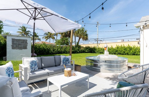 Parker Ridge Cottage | 2 br cottage w/martini pool and large outdoor space. Free parking