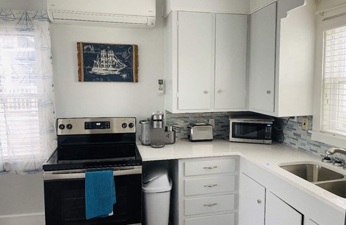 Snug Harbor Cottage | 2 BR East Matunuck cottage 7 min walk to beach, steps from Salt Pond