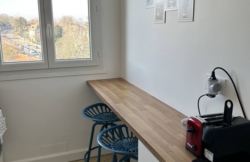 Saint-Germain-en-Laye Apartment | 2 BR Family Friendly Free Parking