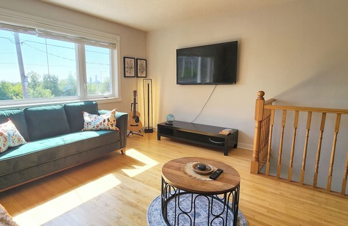 Six Points Apartment | 2 BR near Downtown Toronto|Sleeps 5|2 parking spots