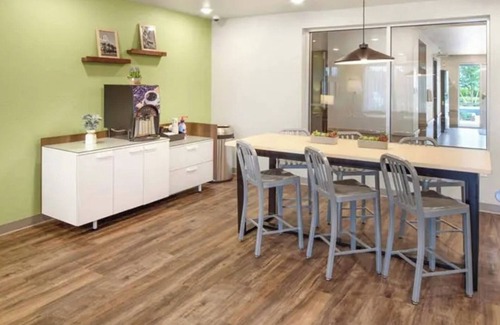 Florida Central Atlantic Coast Hotel | 2 Bright Queen Units w/Kitchenette – Great Value Near City Hotspots