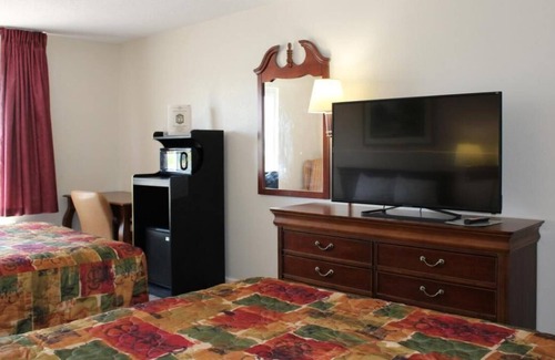 Mount Vernon House | 2 Budget-Friendly Units, Near Riverfront Attractions, Free Parking