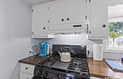North Star Cottage | #2 Charming Midtown Bungalow/Fire-Pit + BBQ