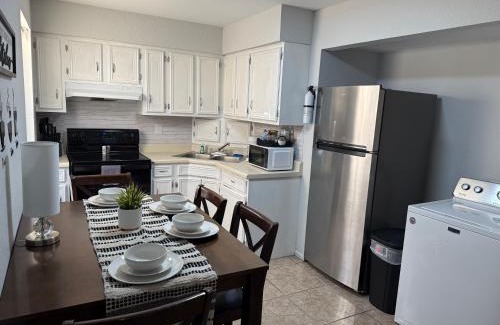 Eagle Pass Apartment | 2 Columns Stay 2
