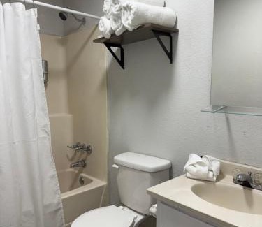 Eagle Pass Apartment | 2 Columns Stay 2