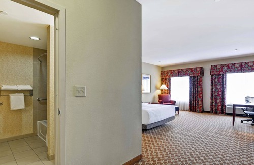 Soncy Hotel | 2 Connecting Suites at a Hotel