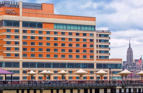 Exchange Place North Hotel | 2 Connecting Suites at a 4⭐️ Hotel