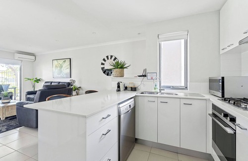 Cloverdale Apartment | 2 Conveniently Quiet Cloverdale 2BR 2BA Parking